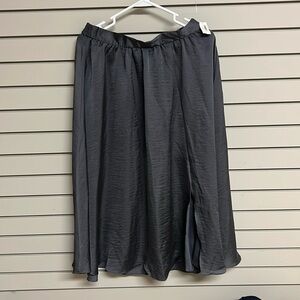 Old Navy gray satin skirt size small